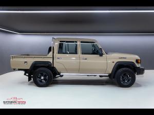 Toyota Land Cruiser 79 2.8GD-6 double cab auto - Image 3
