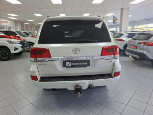 Toyota Land Cruiser 200 4.5D-4D V8 VX-R - Image 5