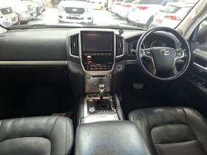 Toyota Land Cruiser 200 4.5D-4D V8 VX-R - Image 6