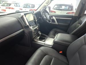 Toyota Land Cruiser 200 4.5D-4D V8 VX-R - Image 7