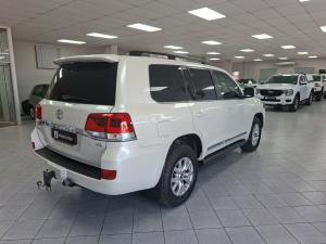 Toyota Land Cruiser 200 4.5D-4D V8 VX-R - Image 2