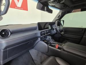 Toyota Land Cruiser Prado 2.8GD VX-R - Image 7