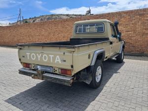 Toyota Land Cruiser 79 4.5D-4D LX V8 single cab - Image 2