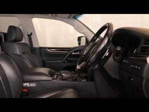 Lexus LX 5.7 V8 - Image 10