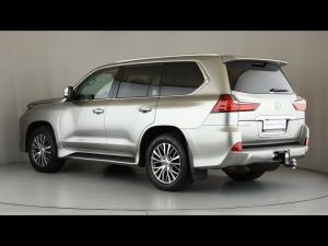 Lexus LX 5.7 V8 - Image 21