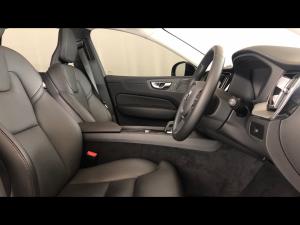 Volvo XC60 B5 AWD Ultimate Dark - Image 10