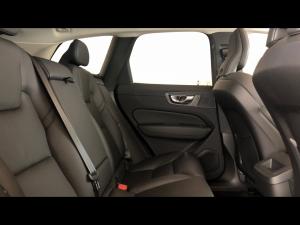 Volvo XC60 B5 AWD Ultimate Dark - Image 12