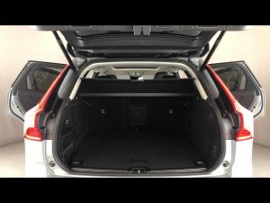 Volvo XC60 B5 AWD Ultimate Dark - Image 13