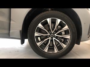 Volvo XC60 B5 AWD Ultimate Dark - Image 17