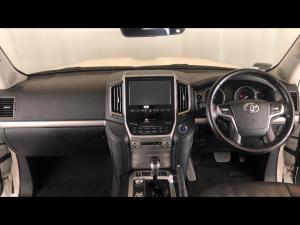 Toyota Land Cruiser 200 4.5D-4D V8 VX-R - Image 6