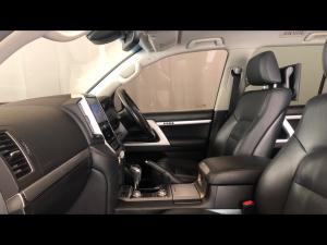 Toyota Land Cruiser 200 4.5D-4D V8 VX-R - Image 7
