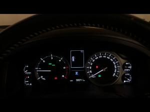 Toyota Land Cruiser 200 4.5D-4D V8 VX-R - Image 9