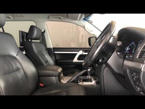 Toyota Land Cruiser 200 4.5D-4D V8 VX-R - Image 10