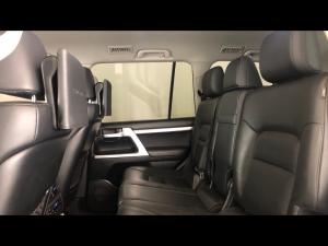 Toyota Land Cruiser 200 4.5D-4D V8 VX-R - Image 11