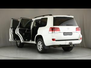 Toyota Land Cruiser 200 4.5D-4D V8 VX-R - Image 25