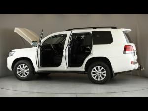Toyota Land Cruiser 200 4.5D-4D V8 VX-R - Image 26