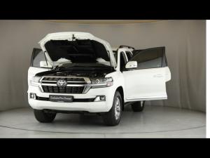 Toyota Land Cruiser 200 4.5D-4D V8 VX-R - Image 28