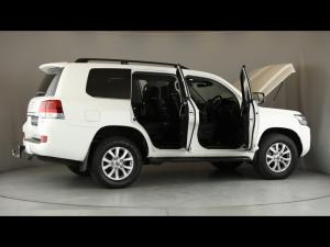 Toyota Land Cruiser 200 4.5D-4D V8 VX-R - Image 31