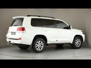 Toyota Land Cruiser 200 4.5D-4D V8 VX-R - Image 2