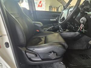 Toyota Hilux 3.0D-4D double cab Raider Legend 45 - Image 15