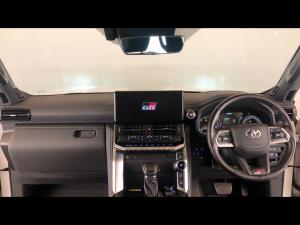 Toyota Land Cruiser 300 3.3D GR-Sport - Image 6