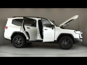 Toyota Land Cruiser 300 3.3D GR-Sport - Image 30