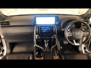 Lexus LX 500d Urban - Image 6