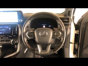 Lexus LX 500d Urban - Image 8