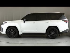 Lexus LX 500d Urban - Image 22