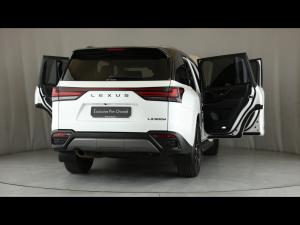 Lexus LX 500d Urban - Image 24