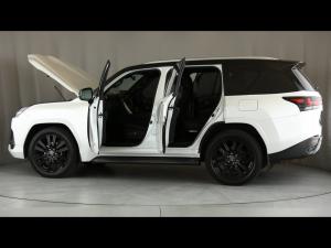 Lexus LX 500d Urban - Image 26