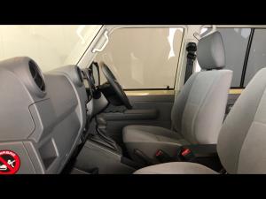 Toyota Land Cruiser 79 2.8GD-6 double cab auto - Image 7