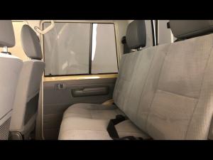 Toyota Land Cruiser 79 2.8GD-6 double cab auto - Image 11