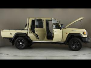 Toyota Land Cruiser 79 2.8GD-6 double cab auto - Image 30