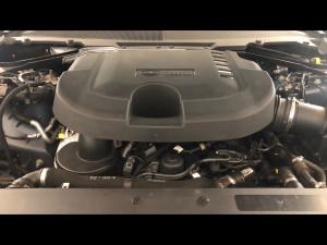 Land Rover Defender 110 D300 X-Dynamic HSE - Image 14