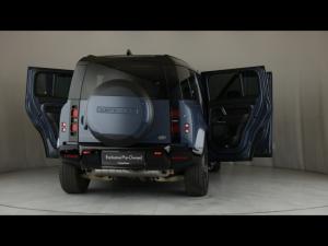 Land Rover Defender 110 D300 X-Dynamic HSE - Image 24