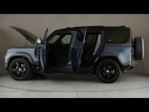 Land Rover Defender 110 D300 X-Dynamic HSE - Image 26