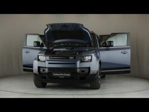 Land Rover Defender 110 D300 X-Dynamic HSE - Image 28