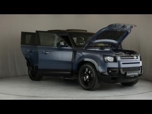 Land Rover Defender 110 D300 X-Dynamic HSE - Image 29