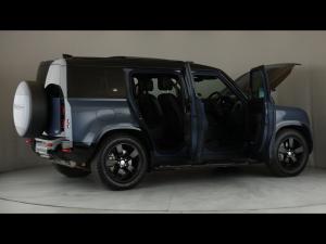 Land Rover Defender 110 D300 X-Dynamic HSE - Image 31