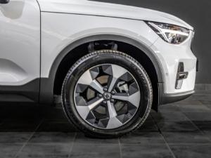 Volvo XC40 B4 Plus Dark - Image 3