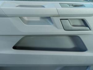 Volkswagen Transporter 2.0TDI Kombi SWB Trendline auto - Image 24