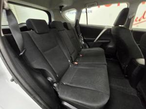 Toyota RAV4 2.0 GX - Image 11