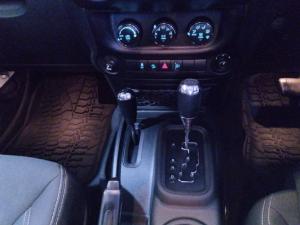 Jeep Wrangler Unlimited 3.6L Polar Edition - Image 14