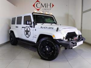 Jeep Wrangler Unlimited 3.6L Polar Edition - Image 3