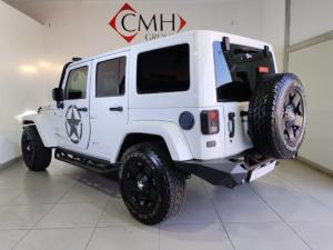 Jeep Wrangler Unlimited 3.6L Polar Edition - Image 4
