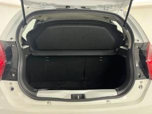 Toyota Vitz 1.0 XR manual - Image 11