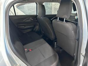 Suzuki Swift 1.2 GLX manual - Image 11