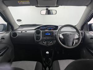 Toyota Etios hatch 1.5 Sprint - Image 11