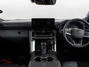 Toyota Land Cruiser 300 3.3D GR-Sport - Image 6